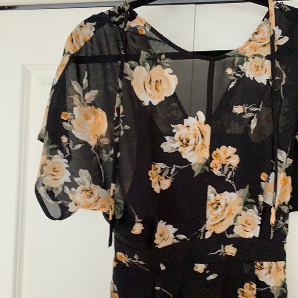 Dynamite Kimono Sleeve Floral Romper (New With Tag) - Picture 5 of 5